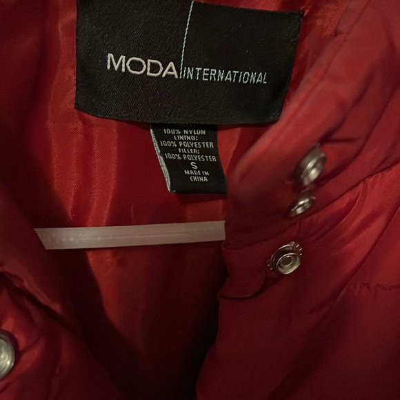 Moda International red puffer jacket S - Picture 2 of 3